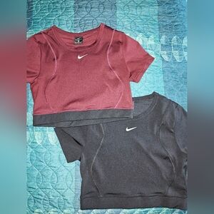 Nike Women's Cropped Aeroadapt Workout Tops